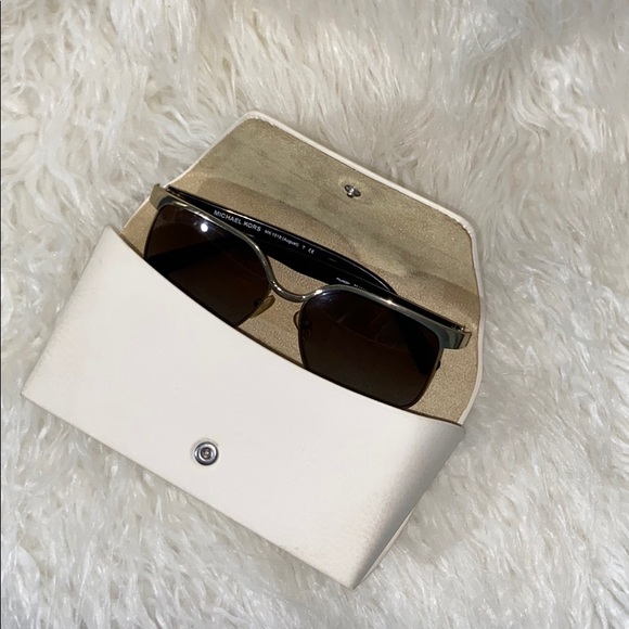 Michael Kors sunglasses with White case - Picture 8 of 9